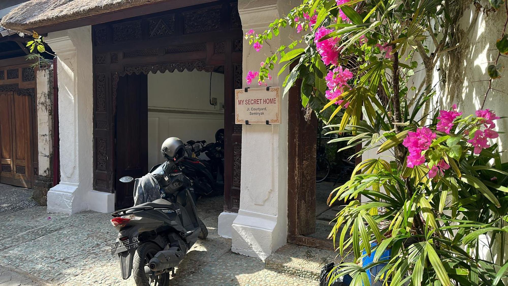 My Secret Home Seminyak Esterno foto