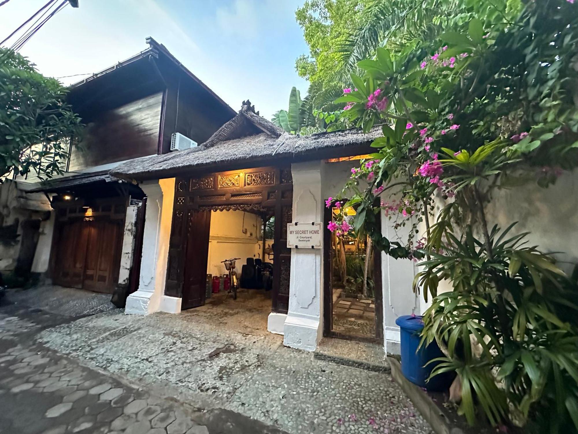 My Secret Home Seminyak Esterno foto